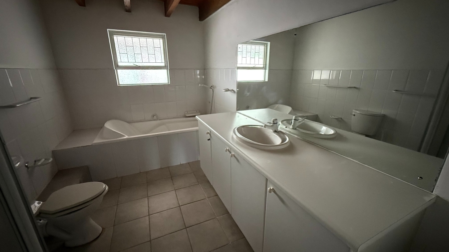 To Let 4 Bedroom Property for Rent in Knysna Central Western Cape